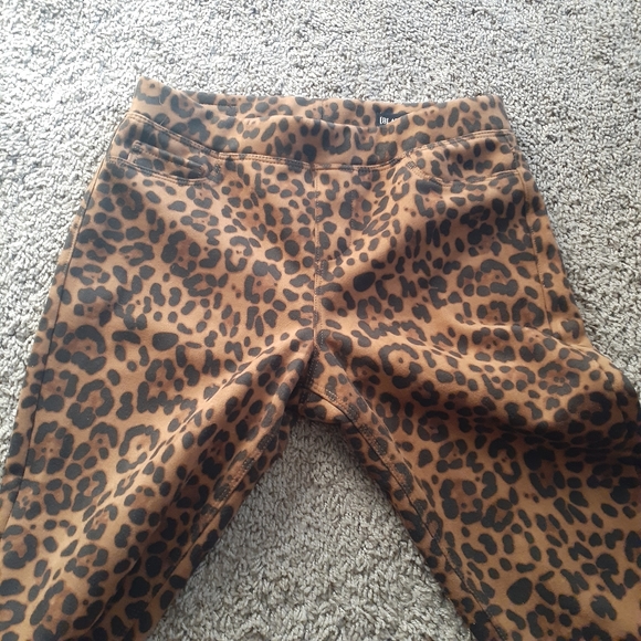 Blank NYC 27 Flare Leopard Soft Suede-like Pull on Pants, New. - Picture 13 of 15